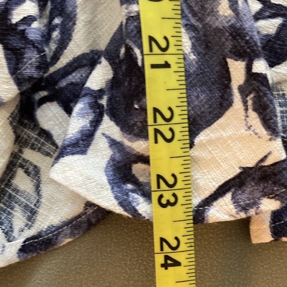 Blue and white rose pattern skirt with ruffle trim hem - Picture 6 of 6